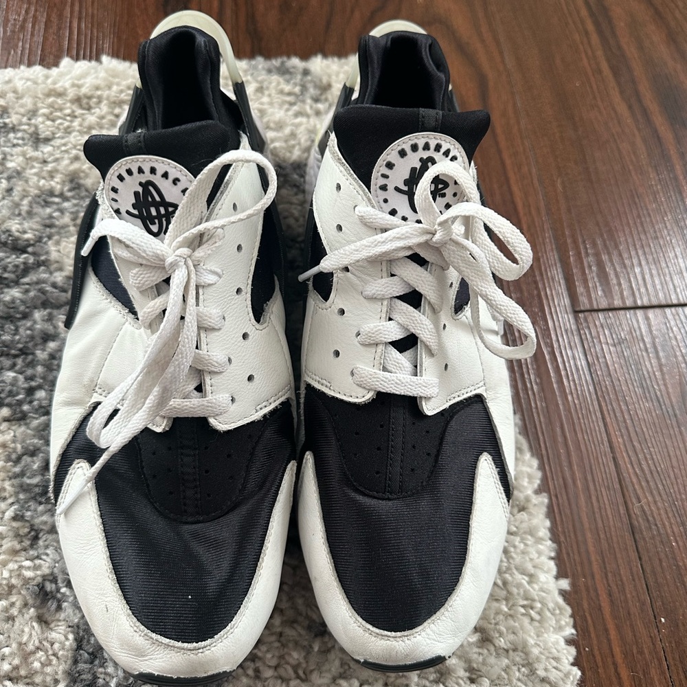 Nike Black and White Sneakers